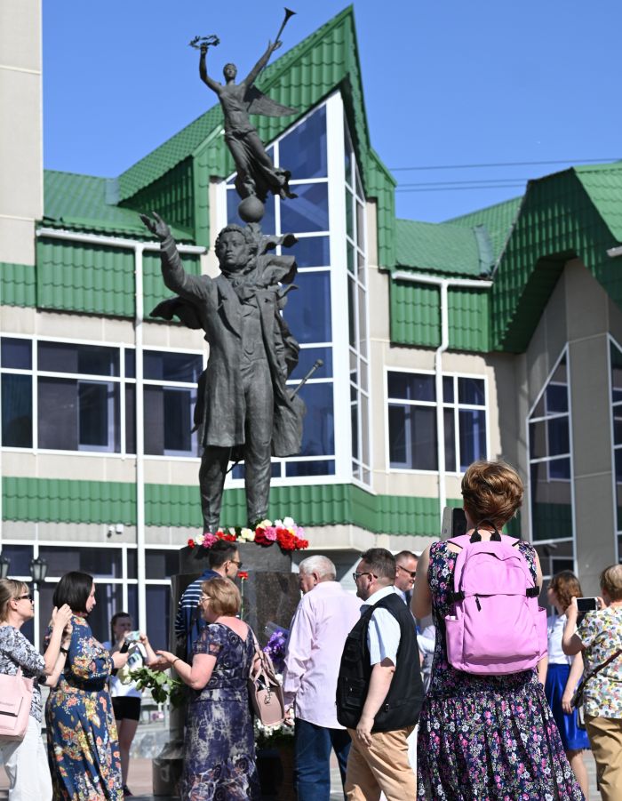 «Глаголом жги сердца людей»: сургутяне отпраздновали Пушкинский день // ФОТОРЕПОРТАЖ СИА-ПРЕСС