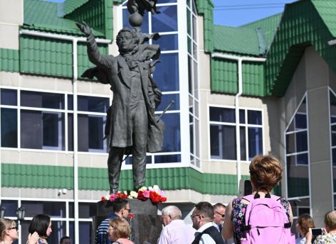 «Глаголом жги сердца людей»: сургутяне отпраздновали Пушкинский день // ФОТОРЕПОРТАЖ СИА-ПРЕСС