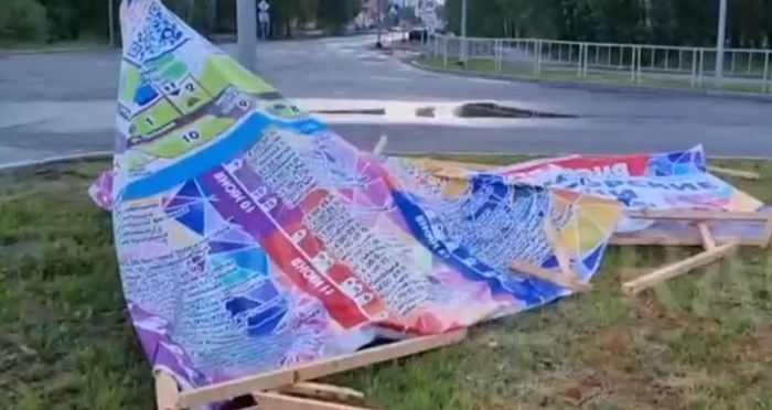 Буйный ветер прогулялся по набережной Нижневартовска ночью