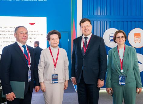​Делегация Югры во главе с Натальей Комаровой работает на ПМЭФ-2023