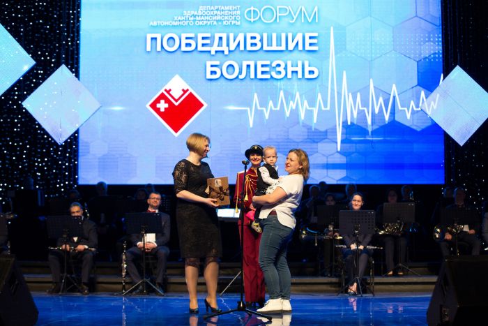 В Сургуте чествовали медработников накануне их профессионального праздника
