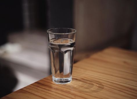 Пейте воду на здоровье: нужно ли потреблять ее литрами?