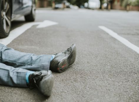 В Сургуте толпа молодых людей жестоко избила двух мужчин