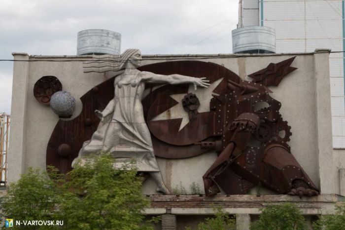 Глава Нижневартовска приостановил скандальную приватизацию кинотеатра «Мир»