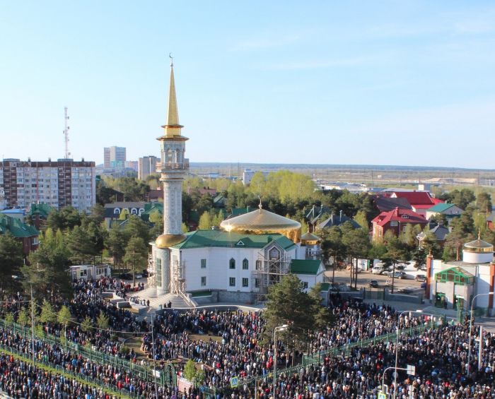 В Сургуте поздравили мусульман с праздником Курбан-Байрам