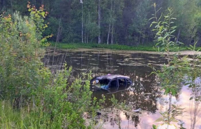 В результате ДТП жительница Пыть-Яха вылетела в болото и погибла 