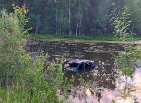 В результате ДТП жительница Пыть-Яха вылетела в болото и погибла 