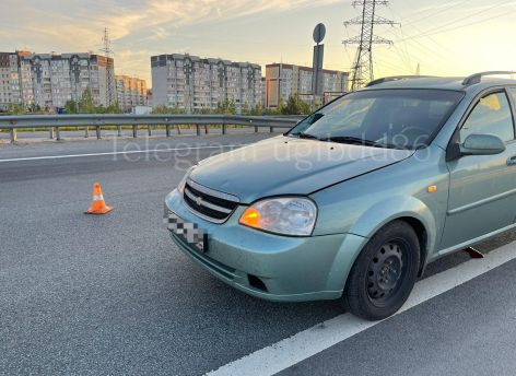 Жительница Нефтеюганска перебегала дорогу и попала под авто: травмы оказались смертельными