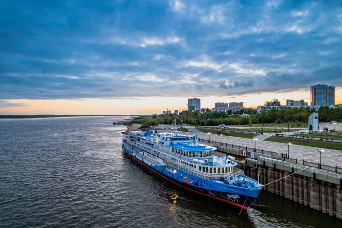 В Сургуте пришвартовался круизный лайнер «Северная сказка»