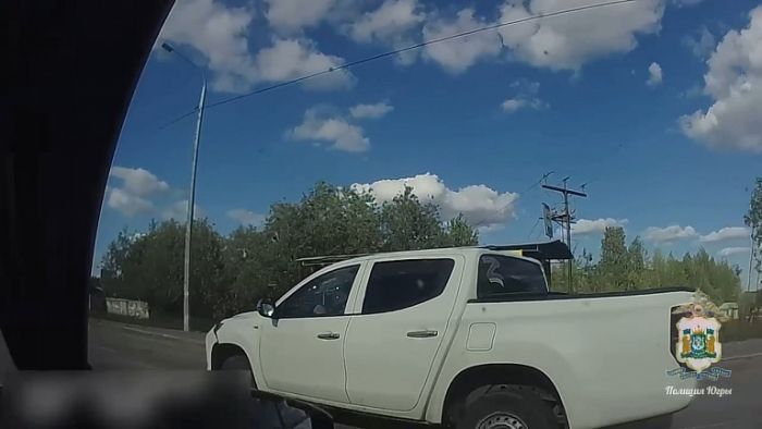 В Нижневартовске полицейские гонялись за пьяным пенсионером на пикапе
