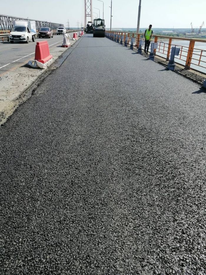 На мосту через Обь в районе Сургута временно организуют реверсивное движение