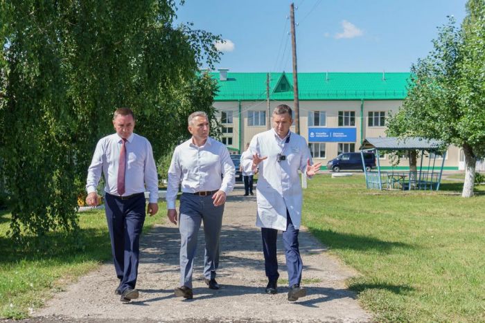 ​Губернатор Тюменской области осмотрел социальные объекты в Армизонском районе