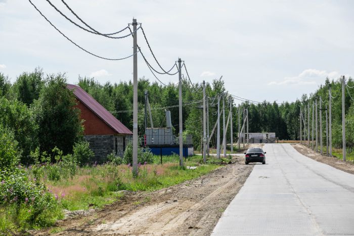 В Сургутском районе построили дорогу из плит, ведущую к участкам ИЖС