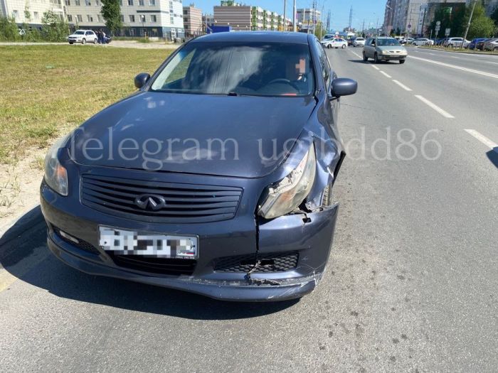 В Сургуте женщина и ребенок перебегали дорогу и угодили под автомобиль