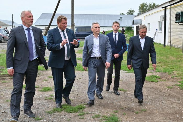 ​Александр Моор осмотрел предприятия малого бизнеса в Сорокинском районе