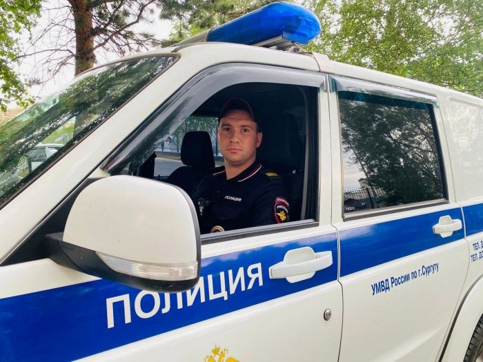 Полицейский из Сургута вытащил из воды тонущую девушку и ее спасителя