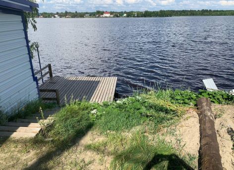 В Сургуте двое детей упали в водоем: их спасали очевидцы