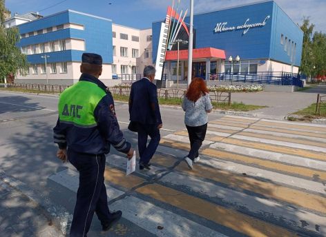 Автоинспекторы ХМАО проверяют нормы дорожной безопасности в школах