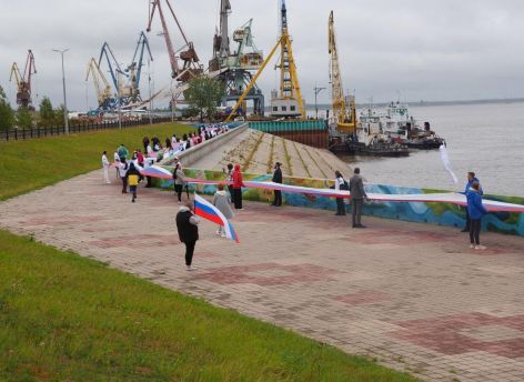 Сургут встречает день Государственного флага России