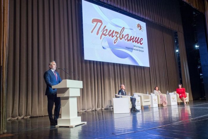 ​Министр просвещения высоко оценил развитие системы образования в Тюменской области