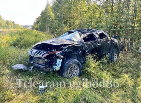 На трассе «Югра» внедорожник вылетел в кювет