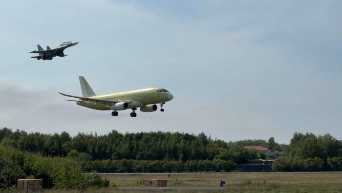 В России протестировали первый импортозамещенный самолет SJ-100