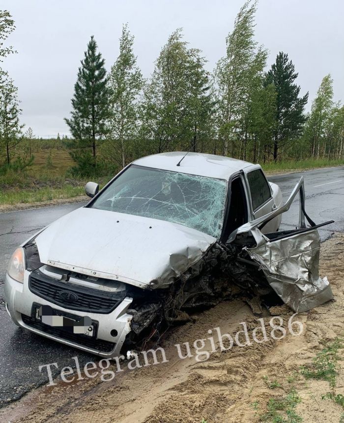 Водитель легковушки врезался «КамАЗ» на автодороге в Югре