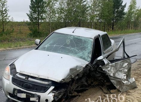 Водитель легковушки врезался «КамАЗ» на автодороге в Югре