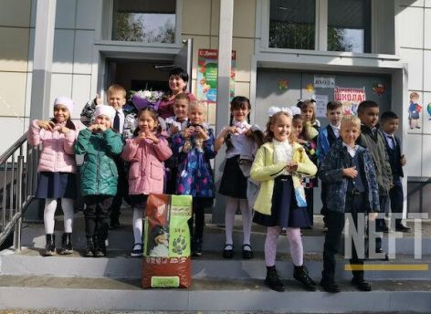​Сургутские школьники помогли приюту для собак вместо покупки букетов