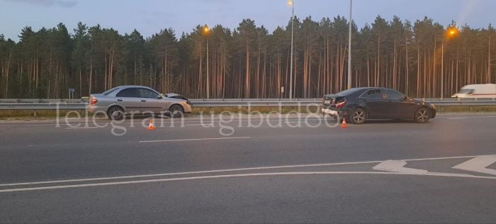 Две автоледи столкнулись на трассе в Сургутском районе