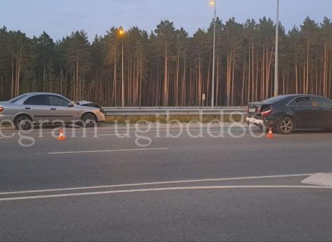 Две автоледи столкнулись на трассе в Сургутском районе