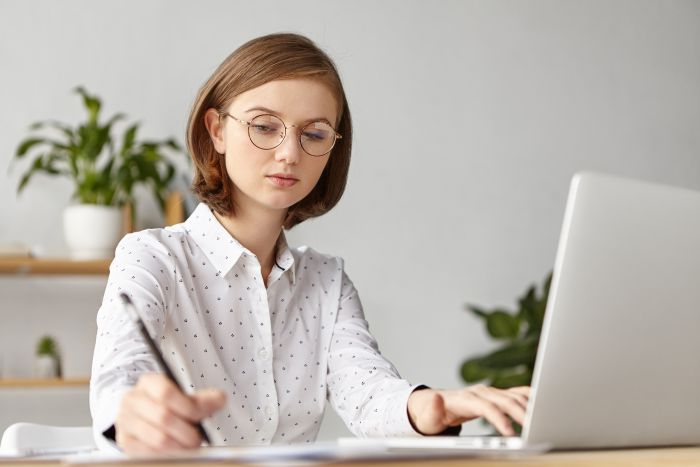 Как устроиться на работу студенту-очнику? // СИА-ПРЕСС ОТВЕЧАЕТ