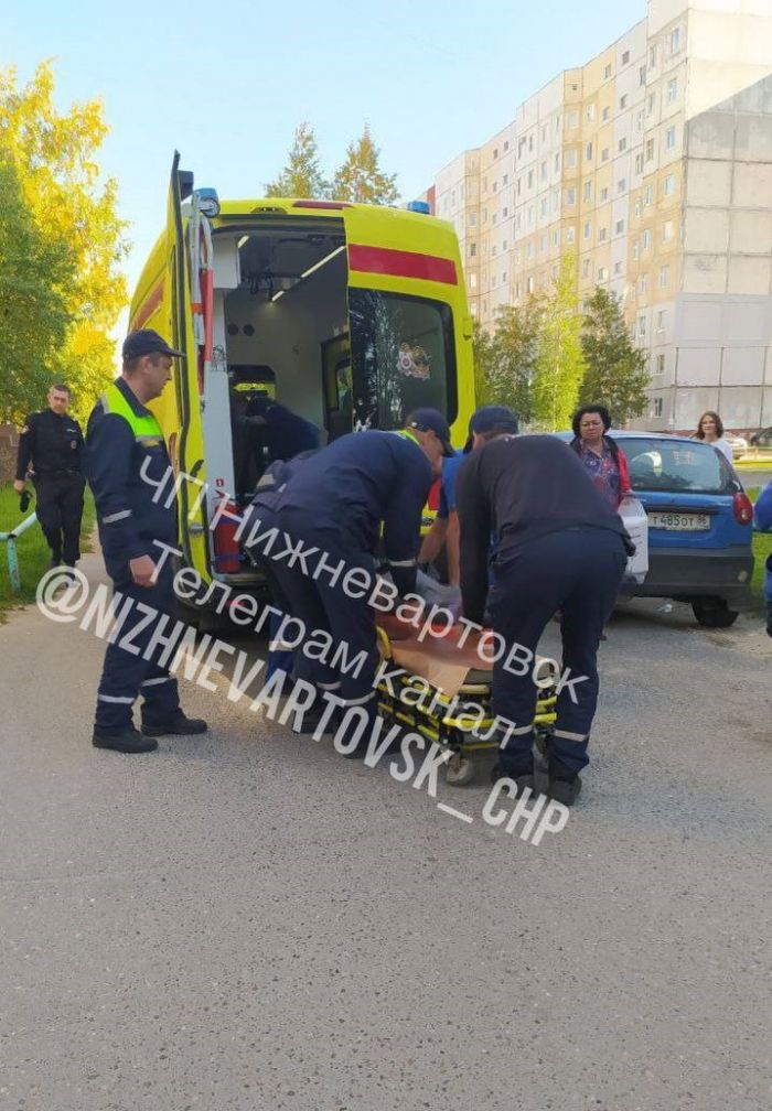 42-летняя вартовчанка выпала из окна пятого этажа