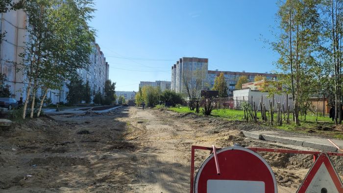 В Сургуте ремонт проезда от почты на Первопроходцев до Комсомольского завершат этой осенью