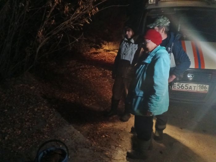 Югорские спасатели вывели из леса троих пенсионеров