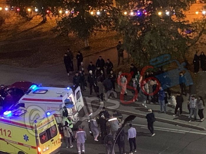 В Сургуте около «Авроры» сбили двух мужчин