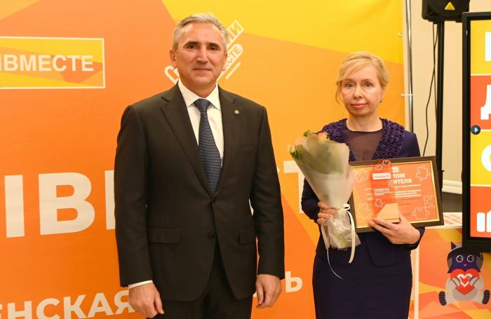​Александр Моор вручил награду лучшему тюменскому профилактическому проекту