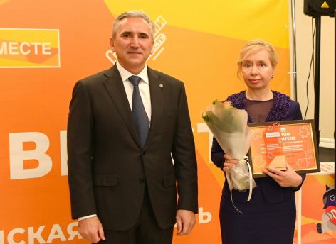 ​Александр Моор вручил награду лучшему тюменскому профилактическому проекту