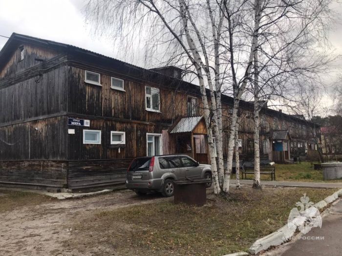 В Югре в деревянном доме загорелась электрощитовая
