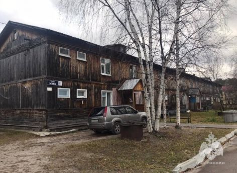 В Югре в деревянном доме загорелась электрощитовая