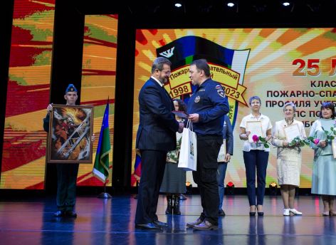 В Сургуте отпраздновали 25 лет с открытия пожарно-спасательных классов