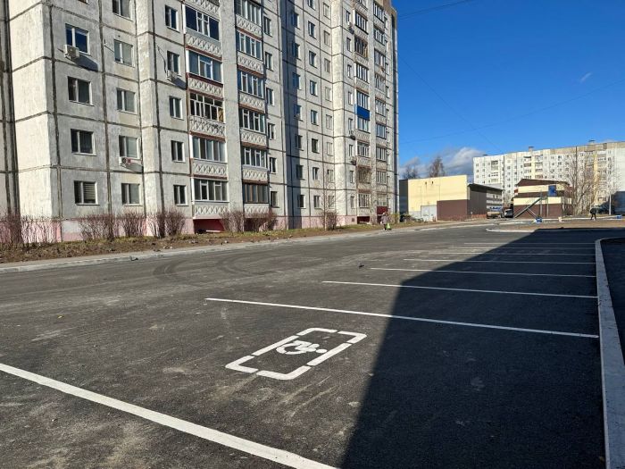 Внутриквартальный проезд от Первопроходцев к Комсомольскому в Сургуте почти привели в порядок