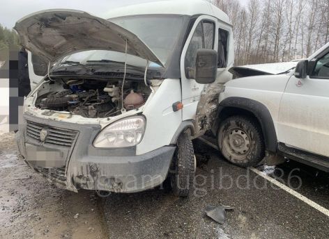 ​В ХМАО три человека пострадали в ДТП из-за опасного разворота