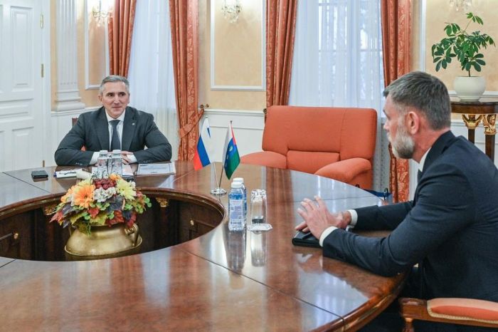 ​Александр Моор провел встречу с директором ФССП