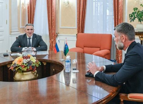 ​Александр Моор провел встречу с директором ФССП