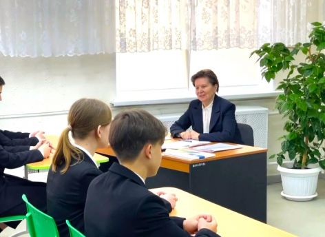 ​Наталья Комарова обсудила со школьниками Пыть-Яха возможности, которые для них открыты в Югре и России