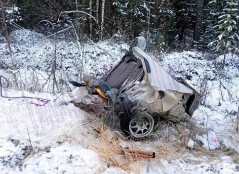 Машину разорвало на части. В страшном ДТП в Югре погибли два человека
