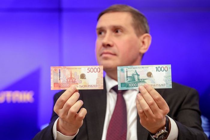 Аферисты предлагают жителям «тюменской матрешки» обменять старые пятитысячные купюры и присваивают деньги себе