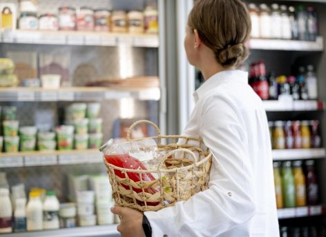 Как сокращают объем популярных продуктов в России // ОБЗОР СИА-ПРЕСС