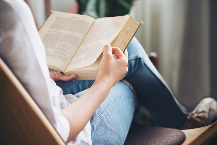 Больше 70% югорчан предпочитают читать книги, а не слушать